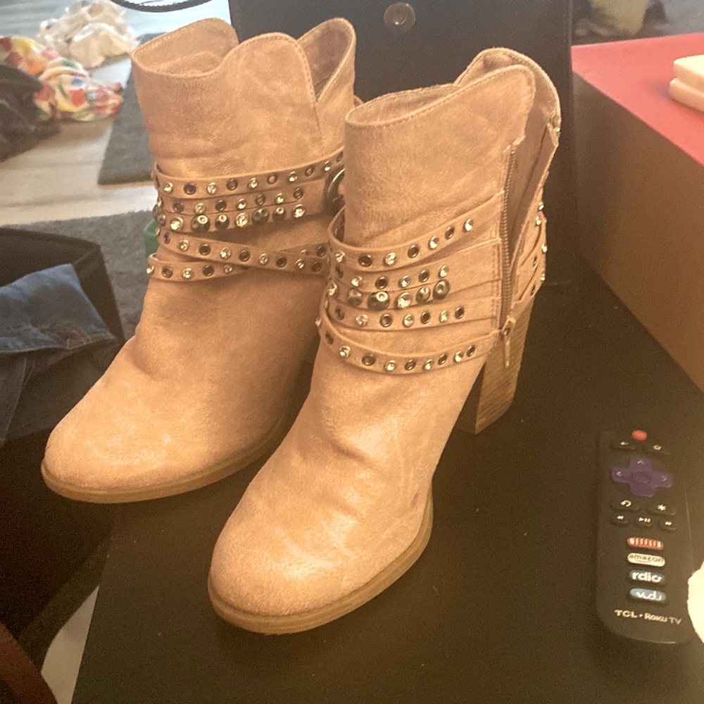 ALPHA CREAM BOOTIES